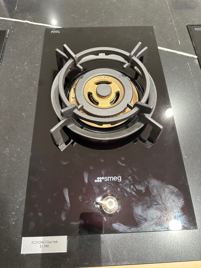 brand new Smeg GAS HOB 30CM PC31GNO, TV & Home Appliances, Kitchen