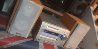 Sony Cd/Md Player Receiver am/fm with speakers