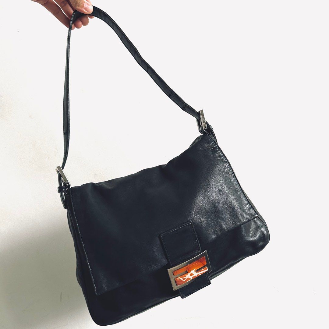Original Fendi Vintage Pochette Baguette Bag in Black, Luxury, Bags &  Wallets on Carousell