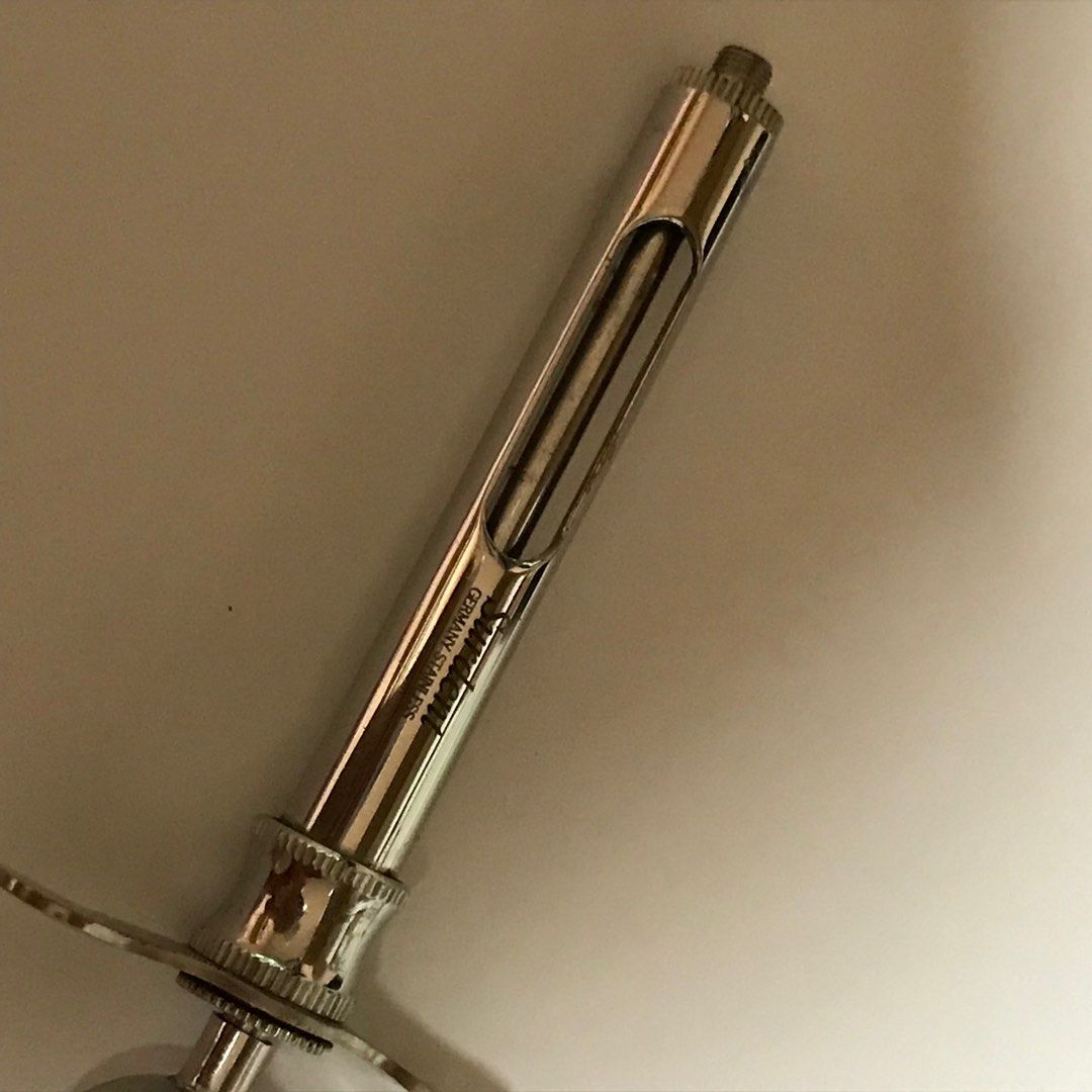 Surdent Dental Aspirating Syringe (Category: Medical Supplies & Tools) located in Bulacan. Submitted by doc.elle (Listing ID 1242621384, Image 2). Description: Never used on patients Like new condition Harpoon type Fixed price.