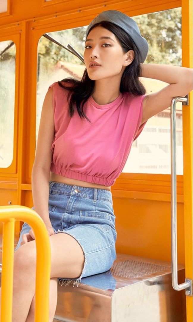 Padded shoulder shop crop top