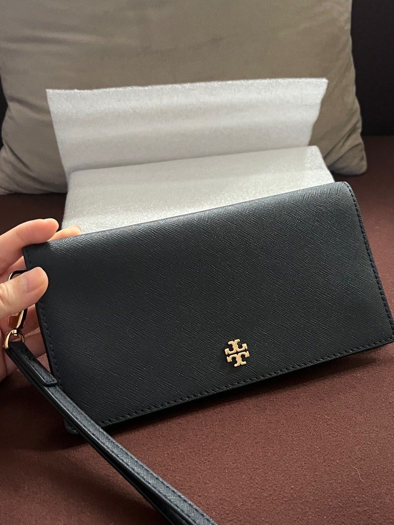TORY BURCH EMERSON ENVELOPE WALLET (Category: Luxury Bags & Wallets) located in Valenzuela. Submitted by keroppiverse (Listing ID 1242567938, Image 1). Description: FOR SALE TORY BURCH EMERSON ENVELOPE WALLET ***used like new*** -Bought on Zalora (see last pic posted for reference) -Original price was 11,712.40 now selling 6,000 -Guaranteed original (with authentic code posted) Color: Navy Blue Model: Emerson Envelope Wallet (12 card slots, Ideal