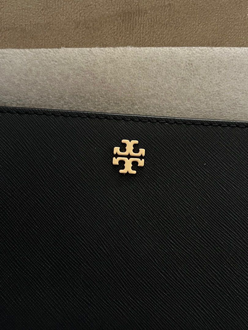 TORY BURCH EMERSON ENVELOPE WALLET (Category: Luxury Bags & Wallets) located in Valenzuela. Submitted by keroppiverse (Listing ID 1242567938, Image 2). Description: FOR SALE TORY BURCH EMERSON ENVELOPE WALLET ***used like new*** -Bought on Zalora (see last pic posted for reference) -Original price was 11,712.40 now selling 6,000 -Guaranteed original (with authentic code posted) Color: Navy Blue Model: Emerson Envelope Wallet (12 card slots, Ideal