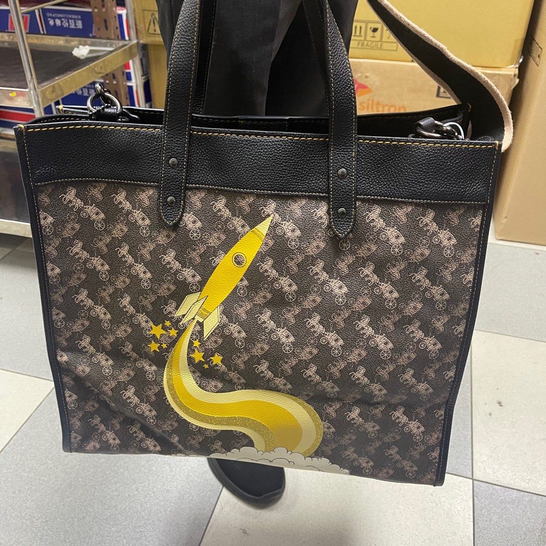 Field tote 40 with horse hotsell and carriage print and rocket