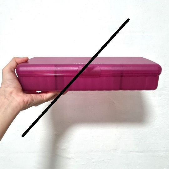 Sandwiches Keeper Plus Tupperware, Furniture & Home Living, Kitchenware &  Tableware, Food Organisation & Storage on Carousell