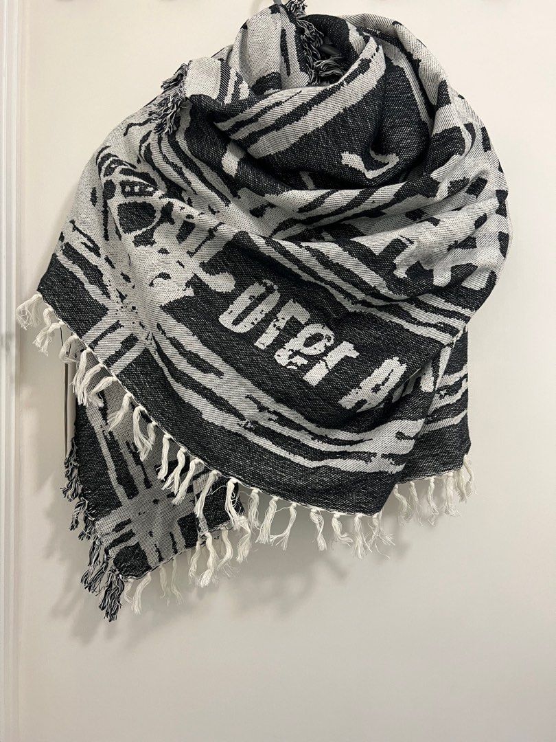 Vivienne Westwood Scarf 頸巾圍巾披肩, 女裝, 手錶及配件, 絲巾