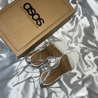 White diamond high laced heels 👠