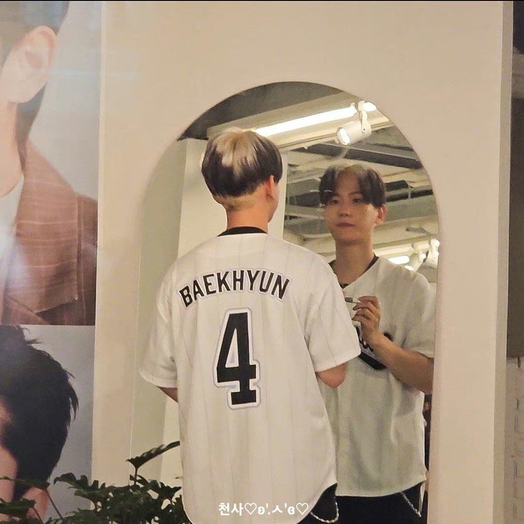 WTS EXO Cream Soda MD Baekhyun Jersey, Hobbies & Toys