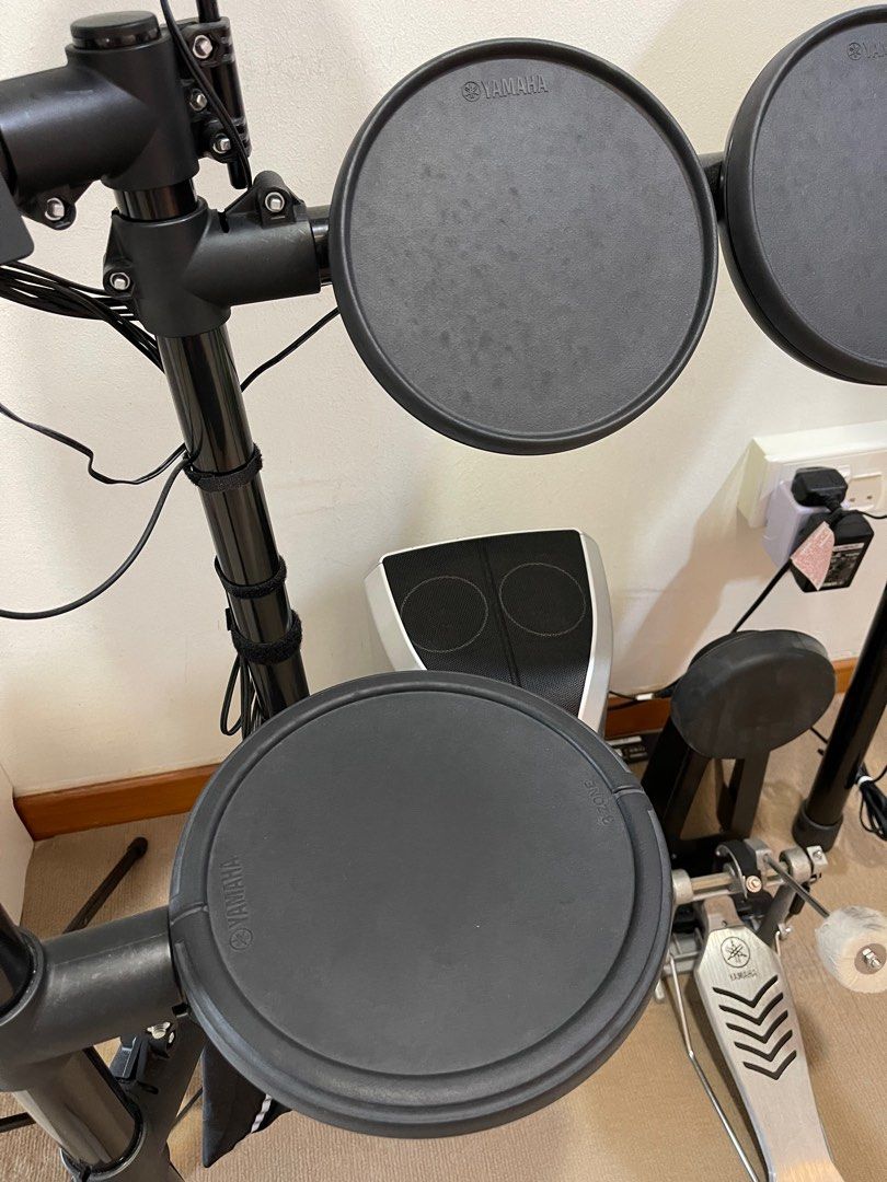 Yamaha electronic drum kit DTX452K and additional drum pad PCY95AT