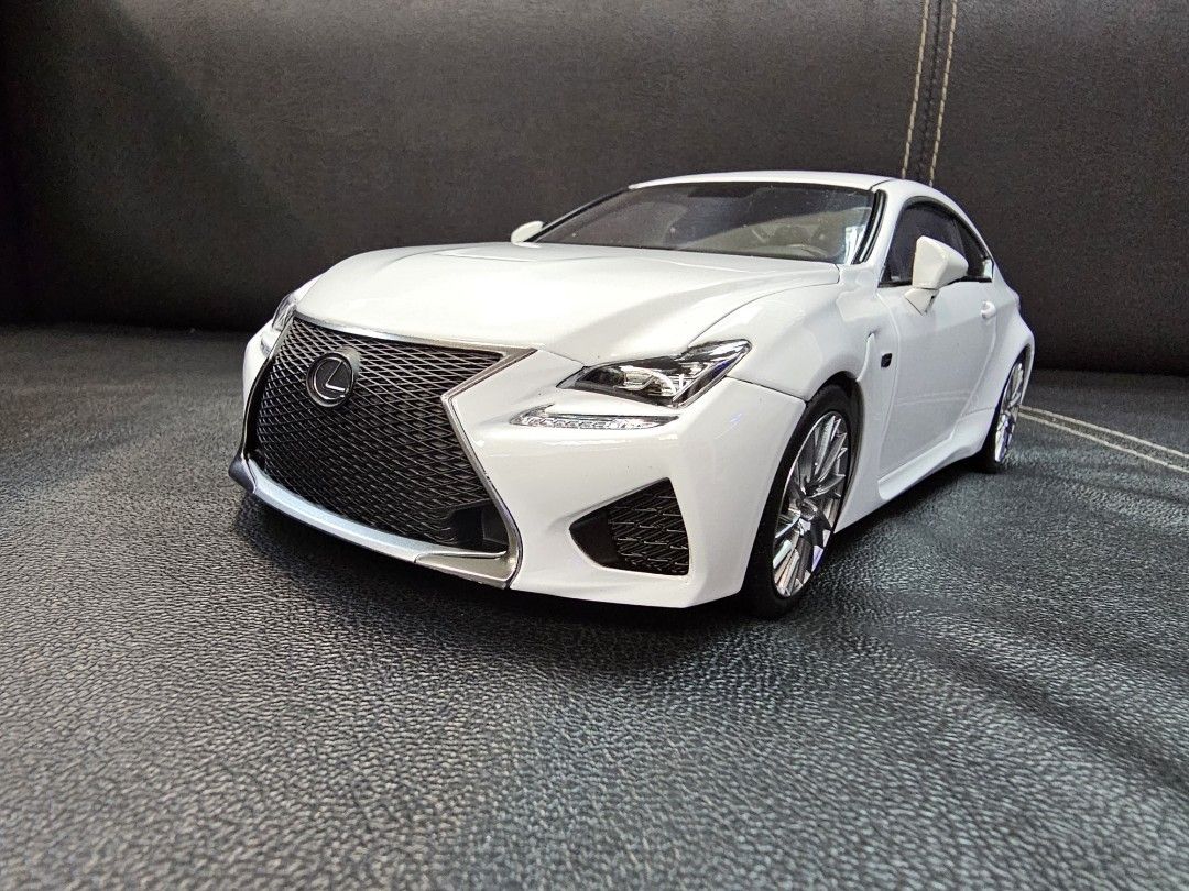 Lexus RC F ミニカー 1/18 ホワイト Lexus RC F | House of Modelcars