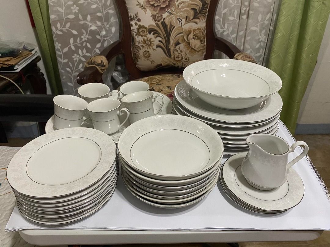 34-pc Dinnerware (Category: Dinnerware & Cutlery) located in Las Pinas. Submitted by milkydeclutter (Listing ID 1242807253, Image 1). Description: 34-pc Dinnerware Inclusions: Plate - 8 pcs Platito - 8 pcs Soup Bowl - 7 pcs Serving Bowl - 1 pc Teacup - 5 pcs Platito for teacup - 3 pcs Gravy Boat - 1 pc Big Serving plate - 1 pc - Thick quality - some were used and the rest were unused - Some pieces have minimal chips - Needs some cleaning - Person