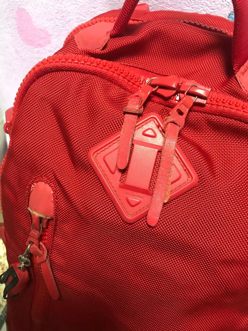 日本 Visvim ballistic 20L 背包 背囊 backpack （分類：背包）位於 Hong Kong。 由 kw_digital_outlet 提交（商品編號 1242839336，圖片 7）。簡介： 80% new 日本 Visvim ballistic 20L 背包 原價3665。