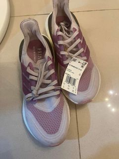 (Category: ) located in . Submitted by 2ndhandluxuryitems (Listing ID 1242740697, Image 1). Description: .