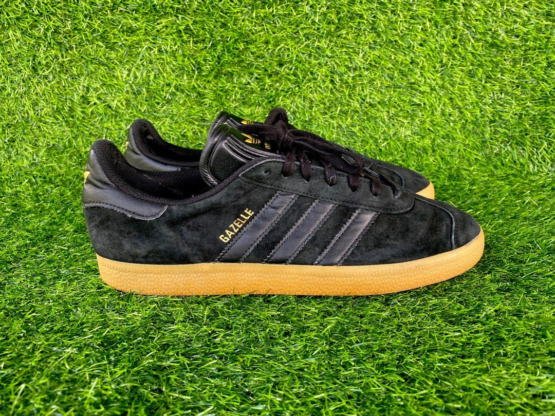 Adidas gazelle store black gum sole