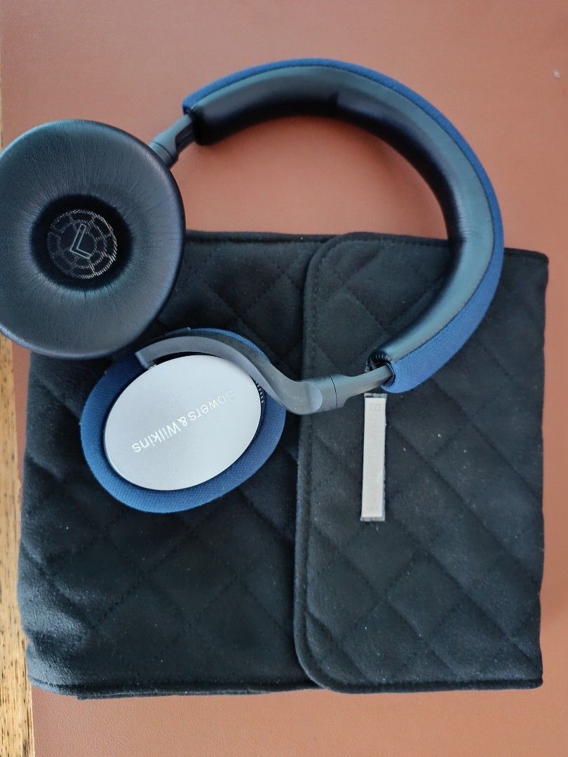 Almost new Bowers Wilkins PX5 blue