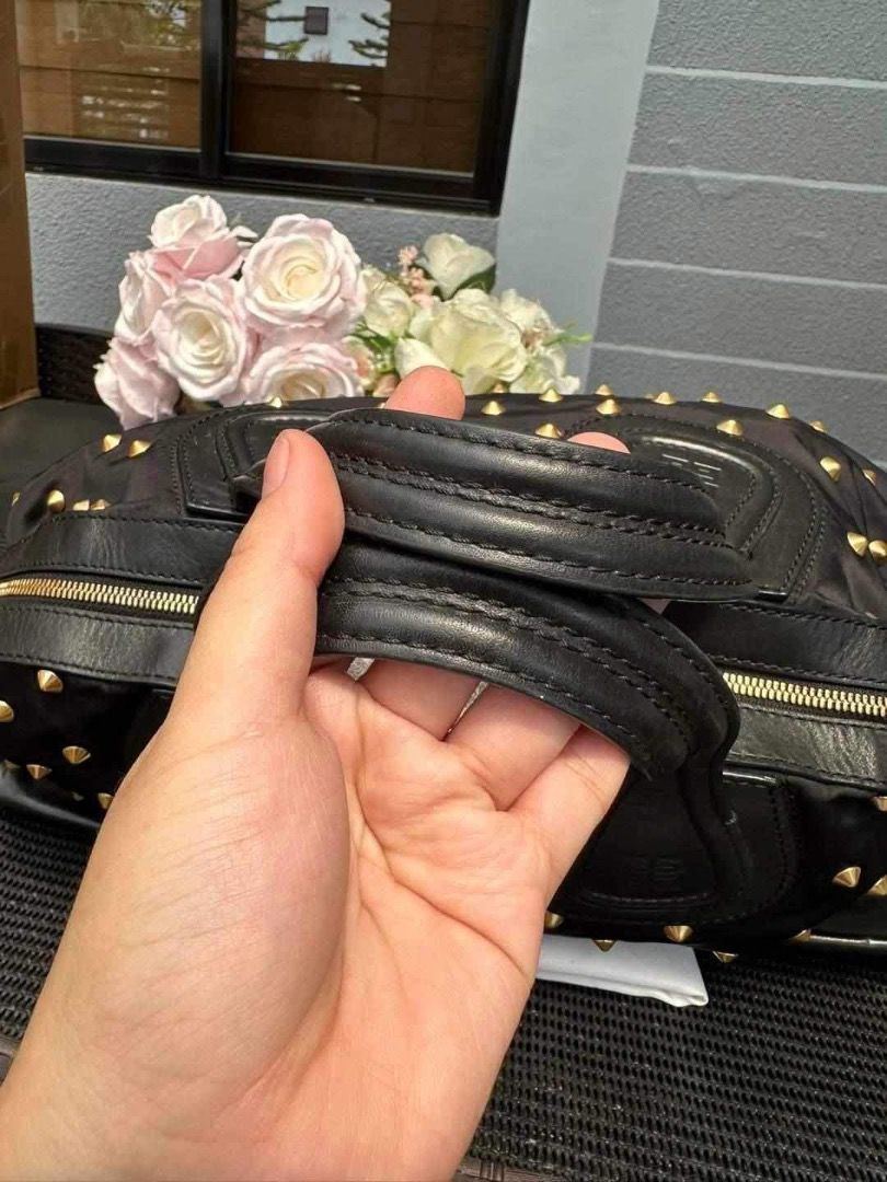 Authentic Givenchy Nightigale Polly Limited-Edition Medium (Category: Luxury Bags & Wallets) located in Quezon City. Submitted by hellopatchi (Listing ID 1242792665, Image 3). Description: Rush Sale Givenchy Nightigale Polly Limited-Edition Medium. Excellent Condition with Dustbag. -.