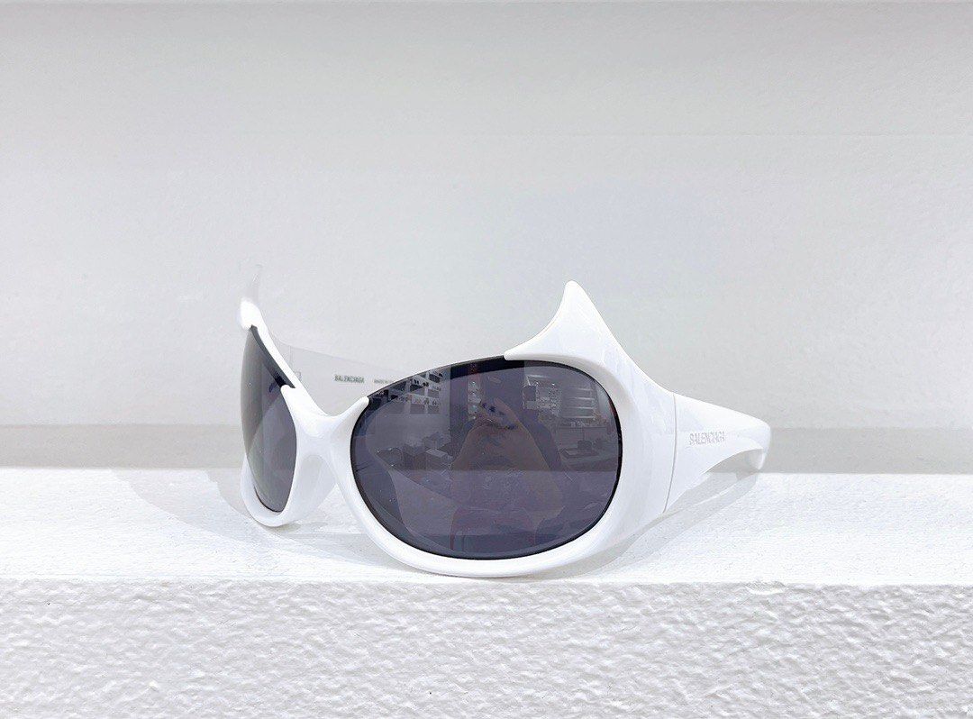 Balenciaga Gotham Cat Sunglasses | Size 71-18-120