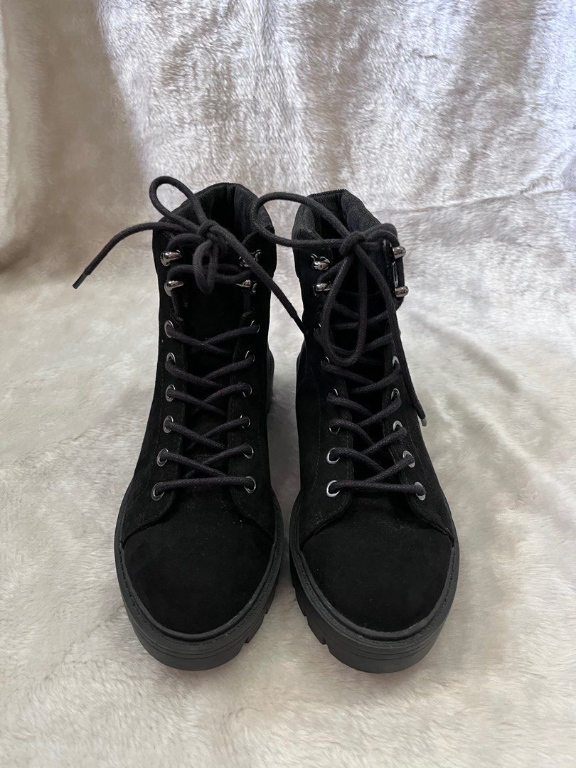 Bershka top black boots