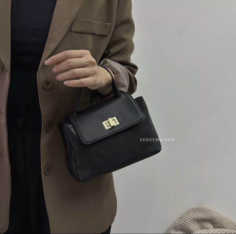 Black Crossbody Bag, Women's Fashion, Bags & Wallets, Cross-body