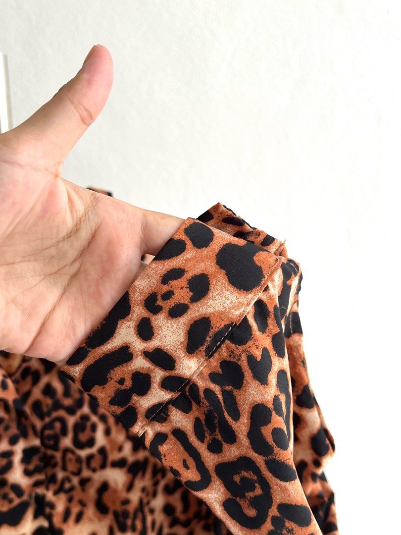 Blouses (Category: Blouses) located in Kuala Lumpur. Submitted by tosold (Listing ID 1242854493, Image 3). Description: Brand - No brand Size - M Condition - 10/10 ( new ) Price - Rm20 ( exclude postage ).