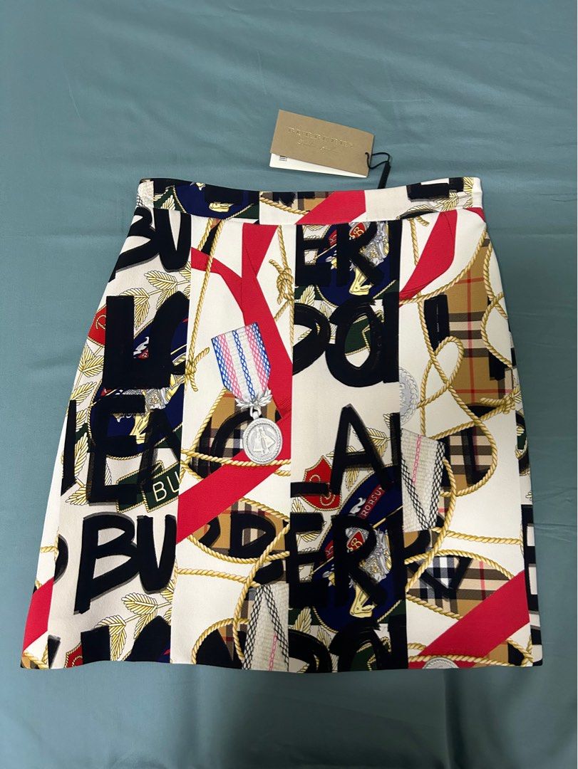 Burberry graffiti skirt store