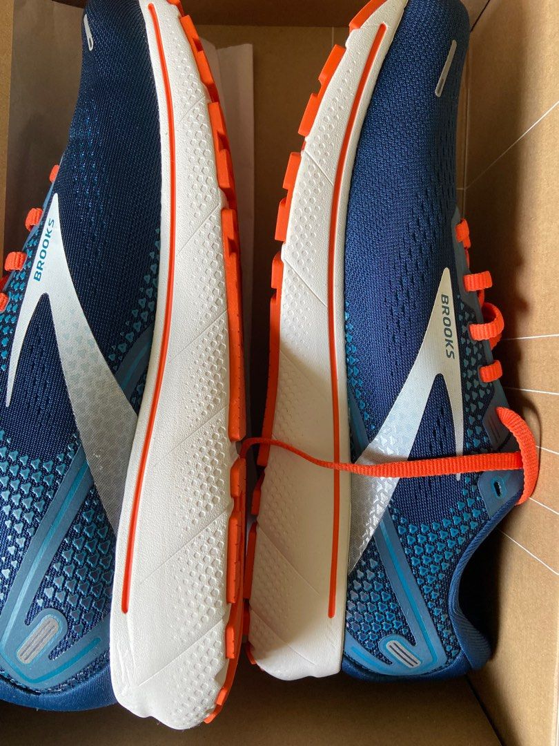 Who sells brooks sneakers best sale
