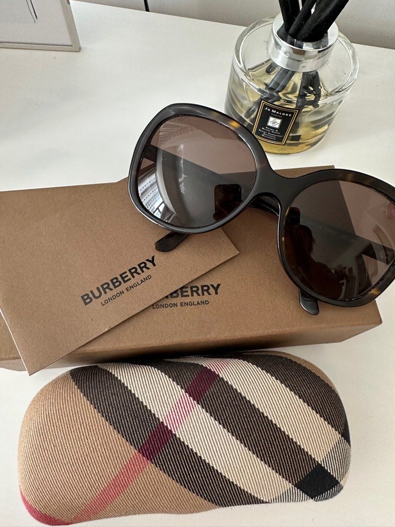 Burberry sunglasses, 女裝, 手錶及配件, 眼鏡 Carousell