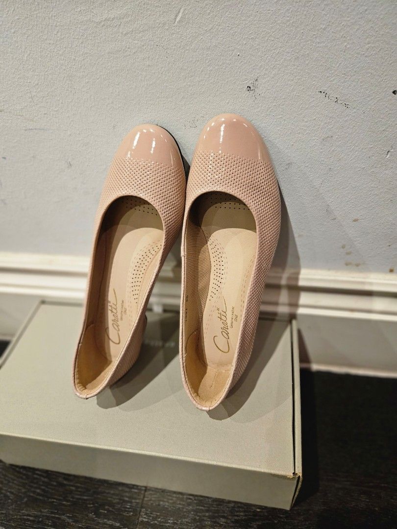 Nude hotsell coloured wedges