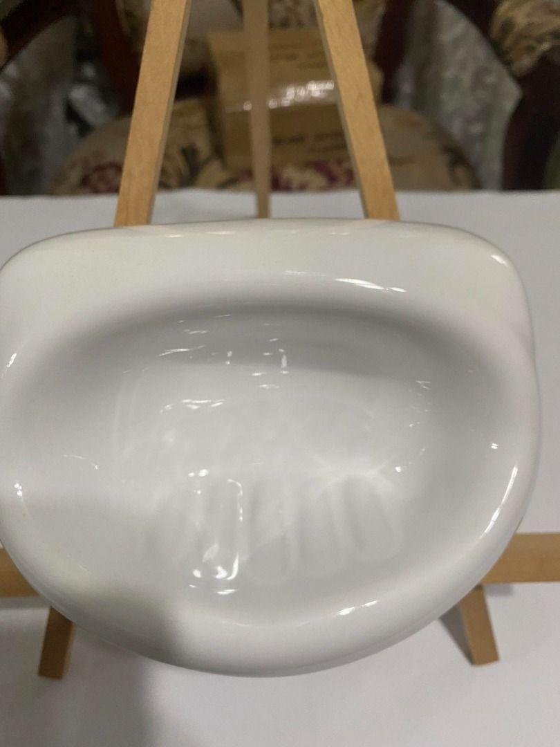 Ceramic Soap Holder (Category: Bathroom & Kitchen Fixtures) located in Las Pinas. Submitted by milkydeclutter (Listing ID 1242803325, Image 2). Description: Brand New Ceramic Soap Holder - bought from Wilcon Depot - Still in box, opened only for picture taking - For wall mounting Size: 15 cm x 10.5 cm x 8 cm MOP: BPI, gcash MOD: grab/lalamove.