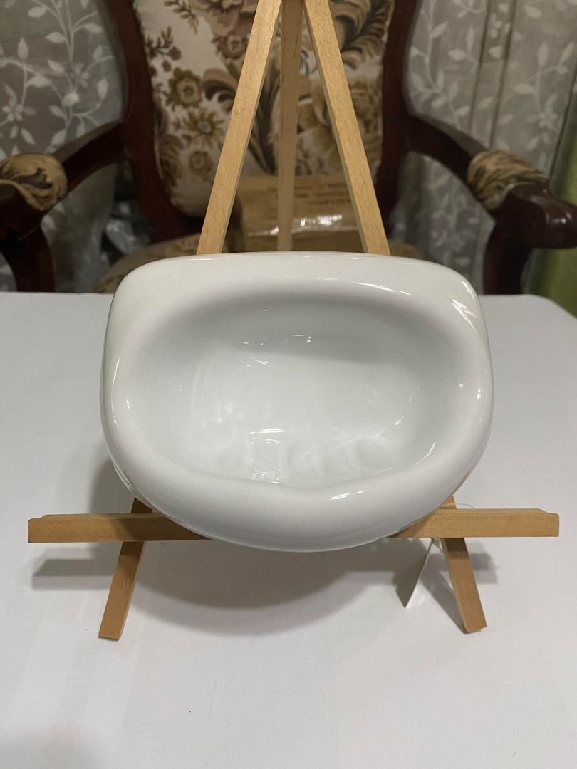 Ceramic Soap Holder (Category: Bathroom & Kitchen Fixtures) located in Las Pinas. Submitted by milkydeclutter (Listing ID 1242803325, Image 1). Description: Brand New Ceramic Soap Holder - bought from Wilcon Depot - Still in box, opened only for picture taking - For wall mounting Size: 15 cm x 10.5 cm x 8 cm MOP: BPI, gcash MOD: grab/lalamove.