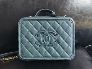 CHANEL Iridescent Caviar Quilted Medium CC Filigree Vanity Case Dark  Turquoise 788886