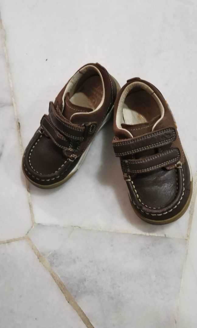 clarks clearance childrens