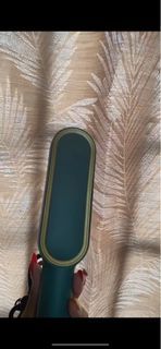 Comb straightener