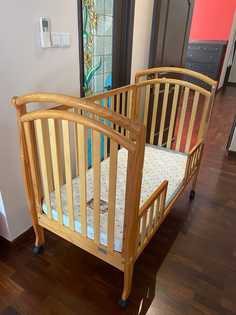 Convertible cot, Babies & Kids, Baby Nursery & Kids Furniture, Cots