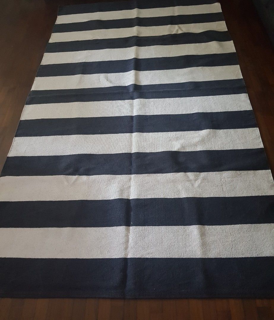 Large Crate and Barrel Olin area rug /carpet. Washable. 5' x 8'ft or 1