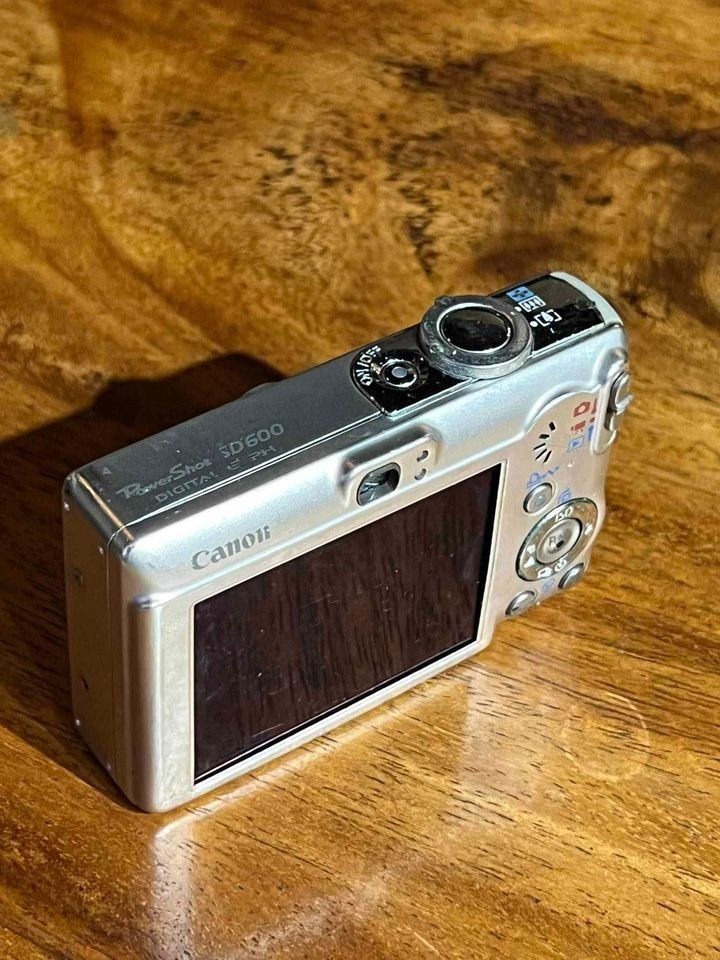 Digital Camera Canon Powershot SD600 (Category: Cameras) located in Valenzuela. Submitted by alfeopaulramos7490 (Listing ID 1242898407, Image 3). Description: Digital Camera Canon Powershot SD600 3,999 plus shipping fee Inclusion: *Unit *Canon battery *Brandnew canon charger *Cables *FREE sony pouch NO ISSUE 100% ALL WORKING ALL KEYS ARE CRIPSY NO HARDPRESS **WITH 1 MONTH WARRANTY TO GUARANTEE THIS UNIT HAS NO ISSUE** COD WITHIN MANILA ONLY PAYME