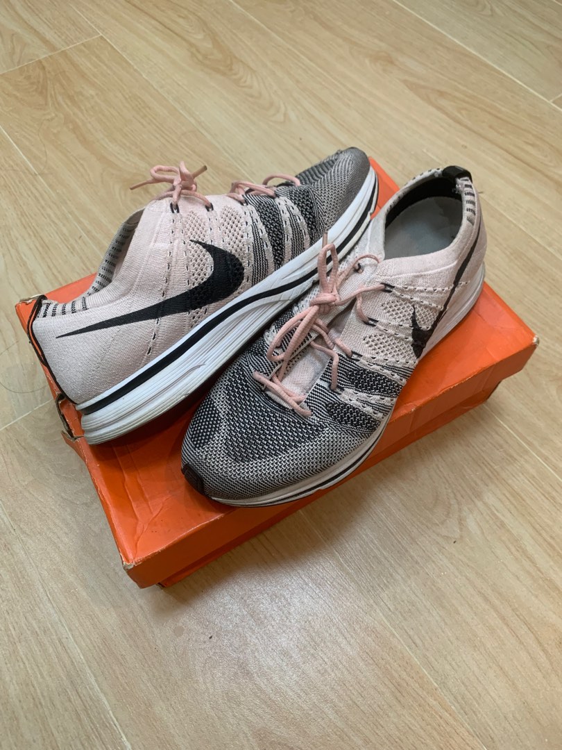Flyknit trainer discount pink