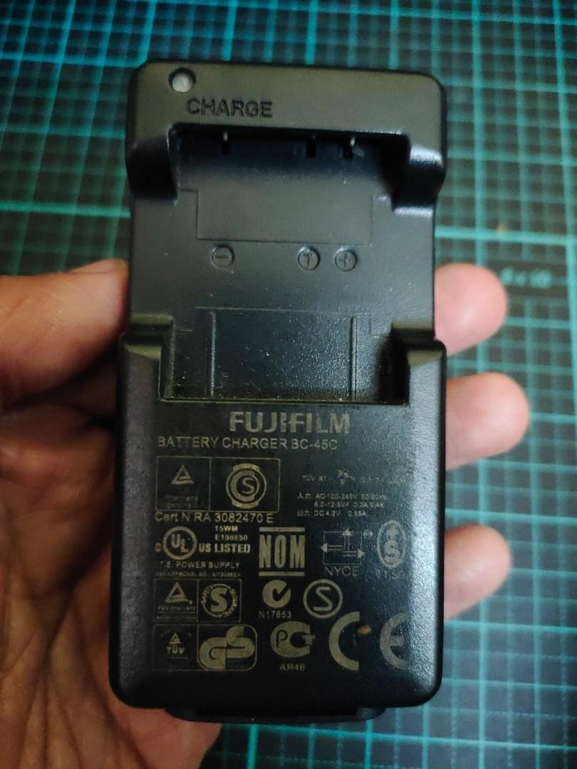 fujifilm battery charger bc45c, Photography, Photography Accessories