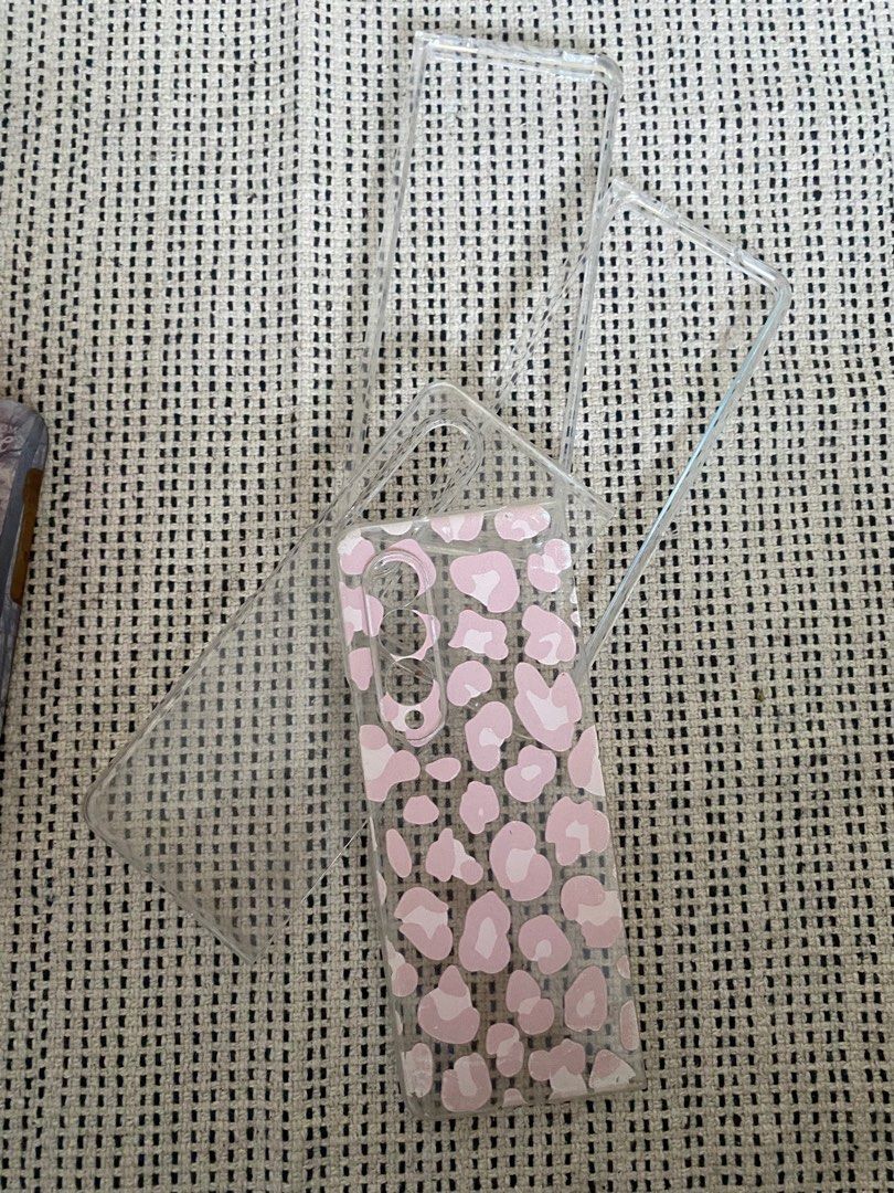 Iphone 11 & Samsung Fold 3 Cases (Category: Cases & Sleeves) located in Mandaluyong City. Submitted by charmenella (Listing ID 1242901794, Image 2). Description: TAKE ALL 300 PESOS ONLY 2 pcs samsung fold 3 cases orig price ₱500-700 4 pcs iphone 11 cases .