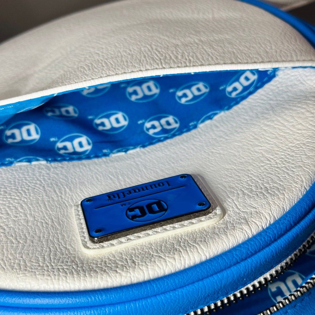 Japan Exclusive Loungefly DC Comics Crossbody Bag DC Logo 21cm x 21cm