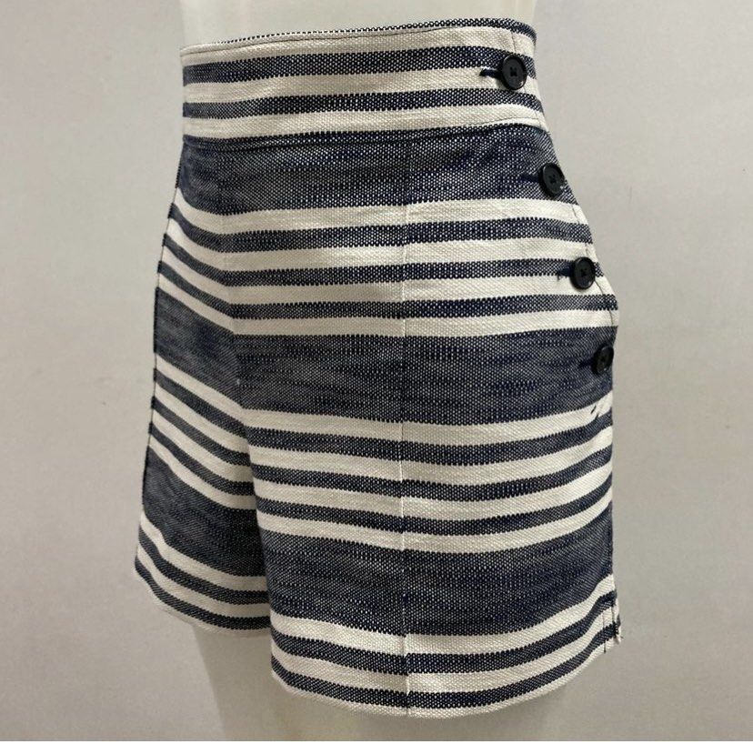 Loft Shorts (Category: Shorts) located in Mandaluyong City. Submitted by jenv2018 (Listing ID 1242905167, Image 2). Description: Riviera striped short.
