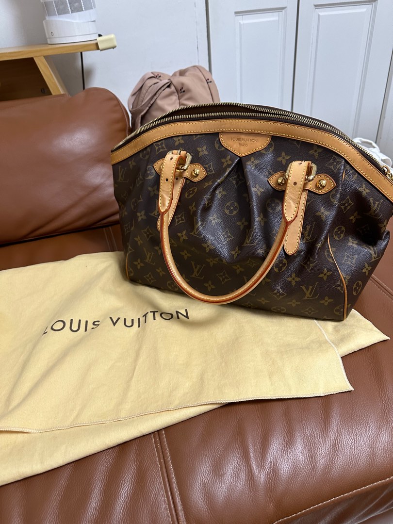Paris Hilton Gold Alma GM Authentic  Paris hilton, Louis vuitton monogram  handbags, Louis vuitton alma bag