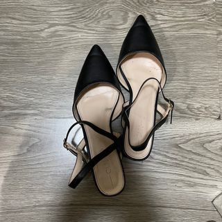 Low block heel Black