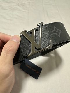 Louis Vuitton LV Initials 40MM Reversible Monogram Eclipse Belt Buckle  40" M9043