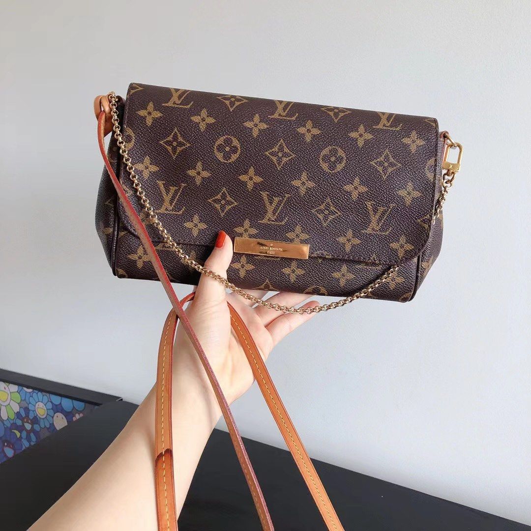Louis Vuitton Dupe Crossbody Bag, Women's Fashion, Bags & Wallets, Cross-body  Bags on Carousell