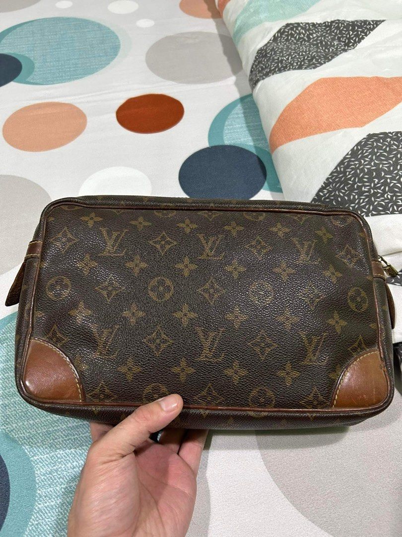 LV Vintage Clutch Bag (Category: Luxury Bags & Wallets) located in Quezon City. Submitted by oslyn (Listing ID 1242735028, Image 3). Description: For Sale! Authentic LV Clutch Bag Good Condition, Signs of Usage Negotiable for sure buyers RFS: Decluttering Meet up areas: Las Piñas / QC MOP: Gcash PM for more details.