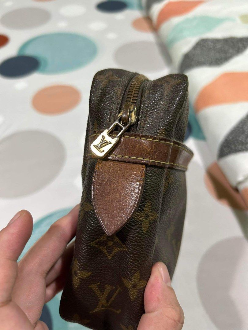 LV Vintage Clutch Bag (Category: Luxury Bags & Wallets) located in Quezon City. Submitted by oslyn (Listing ID 1242735028, Image 2). Description: For Sale! Authentic LV Clutch Bag Good Condition, Signs of Usage Negotiable for sure buyers RFS: Decluttering Meet up areas: Las Piñas / QC MOP: Gcash PM for more details.