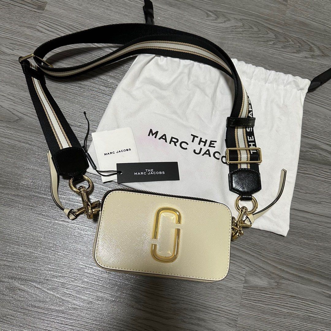 Marc Jacob Snapshot Bag black multi gold strap THE Series instock, Women's  Fashion, Bags & Wallets, Cross-body Bags on Carousell