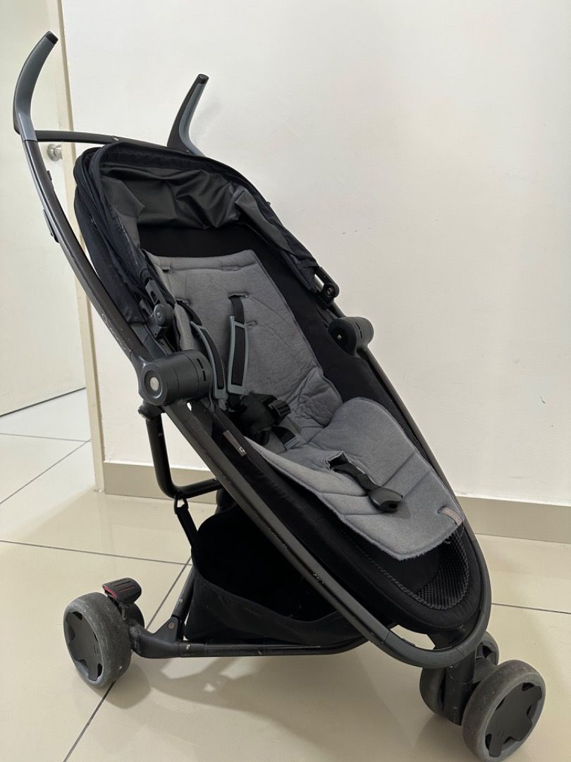 Maxi Cosi Car Seat Isofix and Quinny Stroller