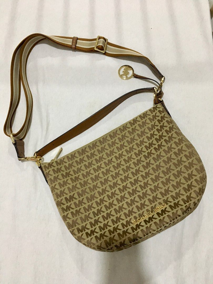 Michael kors best sale bedford medium crescent